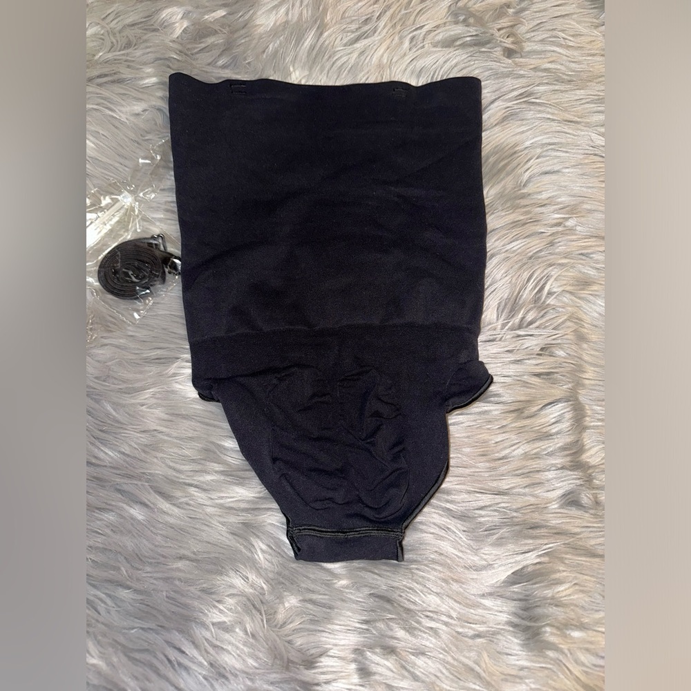 Skims core control high waisted brief with straps - Picture 3 of 5
